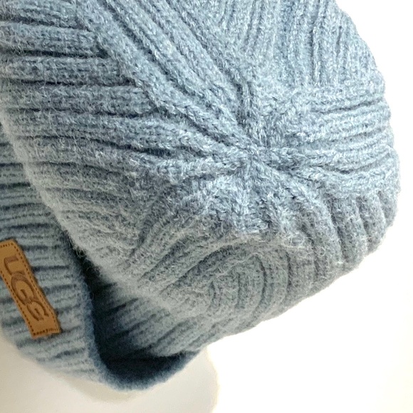- UGG Powder Blue Chunky Rib Knit Faux-Fur-Lined Beanie - Picture 7 of 9